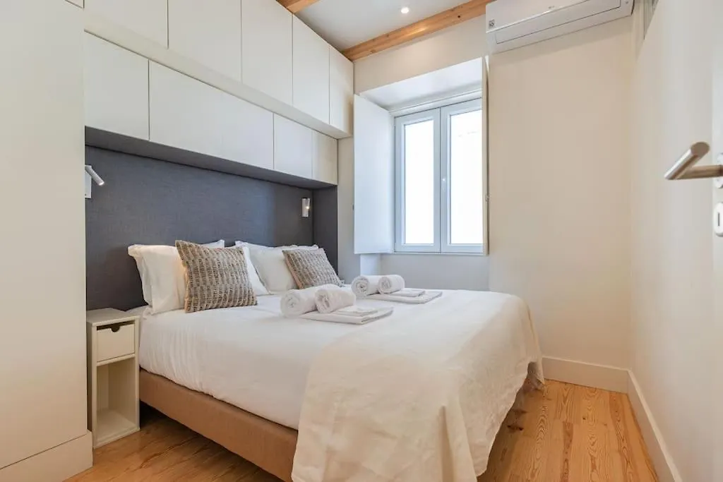 Cozy Apartment Near The River I Lisboa Portugal