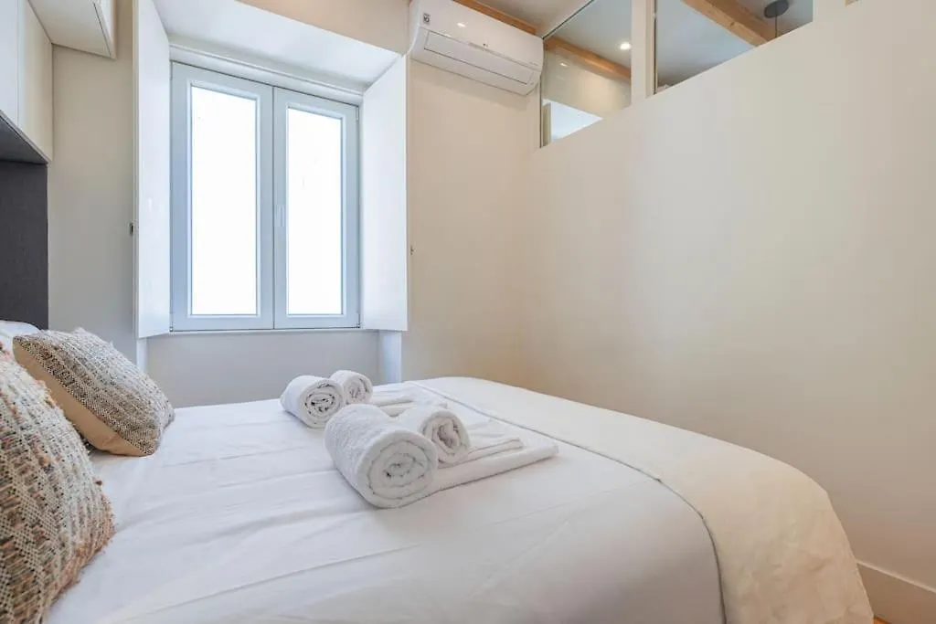 Cozy Apartment Near The River I Lisboa Portugal
